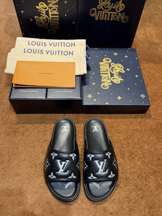 Picture of Louis Vuitton Slippers _SKULVsz39-44hnx06151484